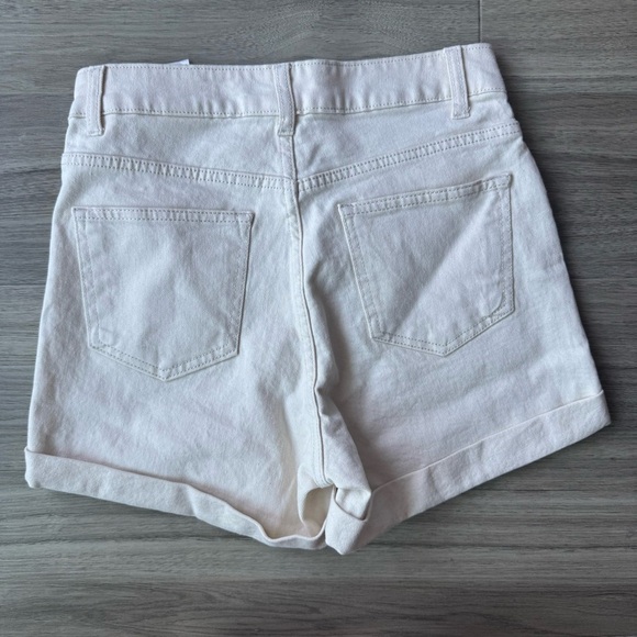 H&M Cream Cuffed Denim Shorts Size 4 - Picture 2 of 4